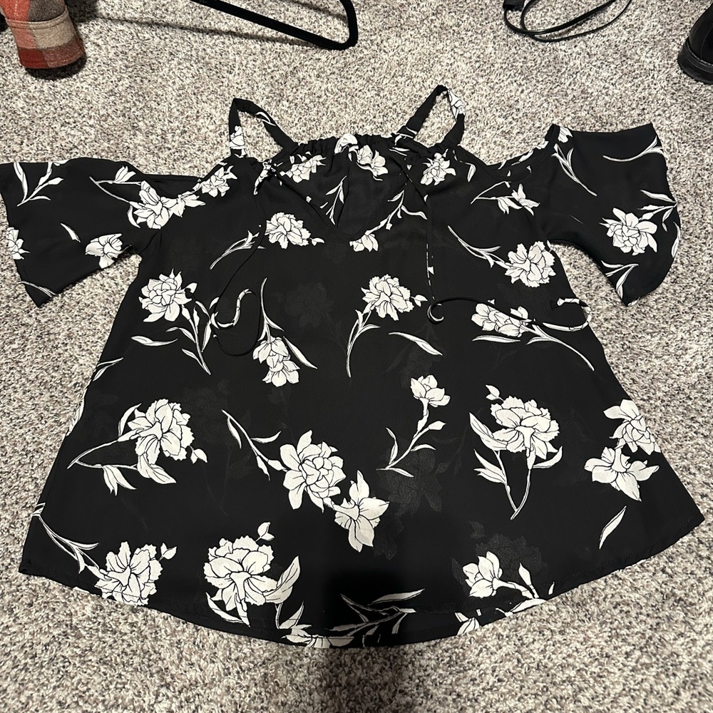 Sienna sky xs off shoulder summer top
